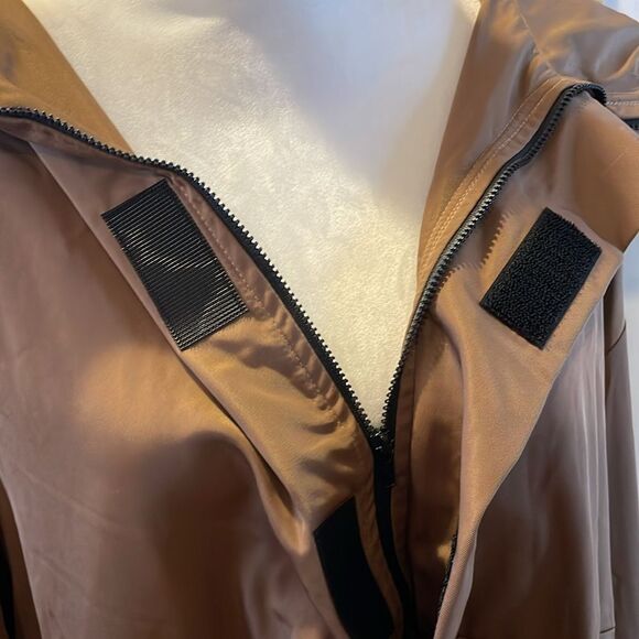 Lightweight Brown Raincoat size large - Picture 7 of 9